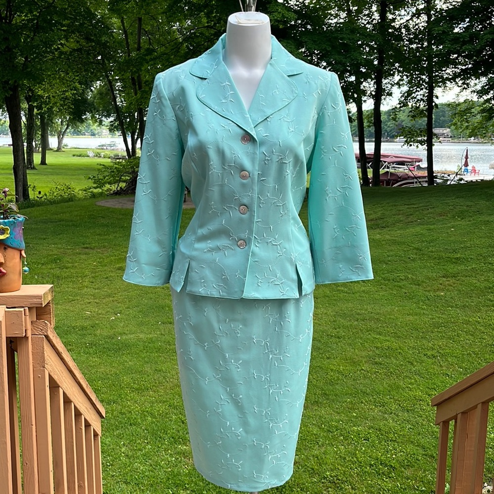 Dressbarn vintage 2-piece elegant suit 10